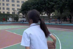 白月光既视感！这是真会打 这小姐姐打球打得是真好啊！